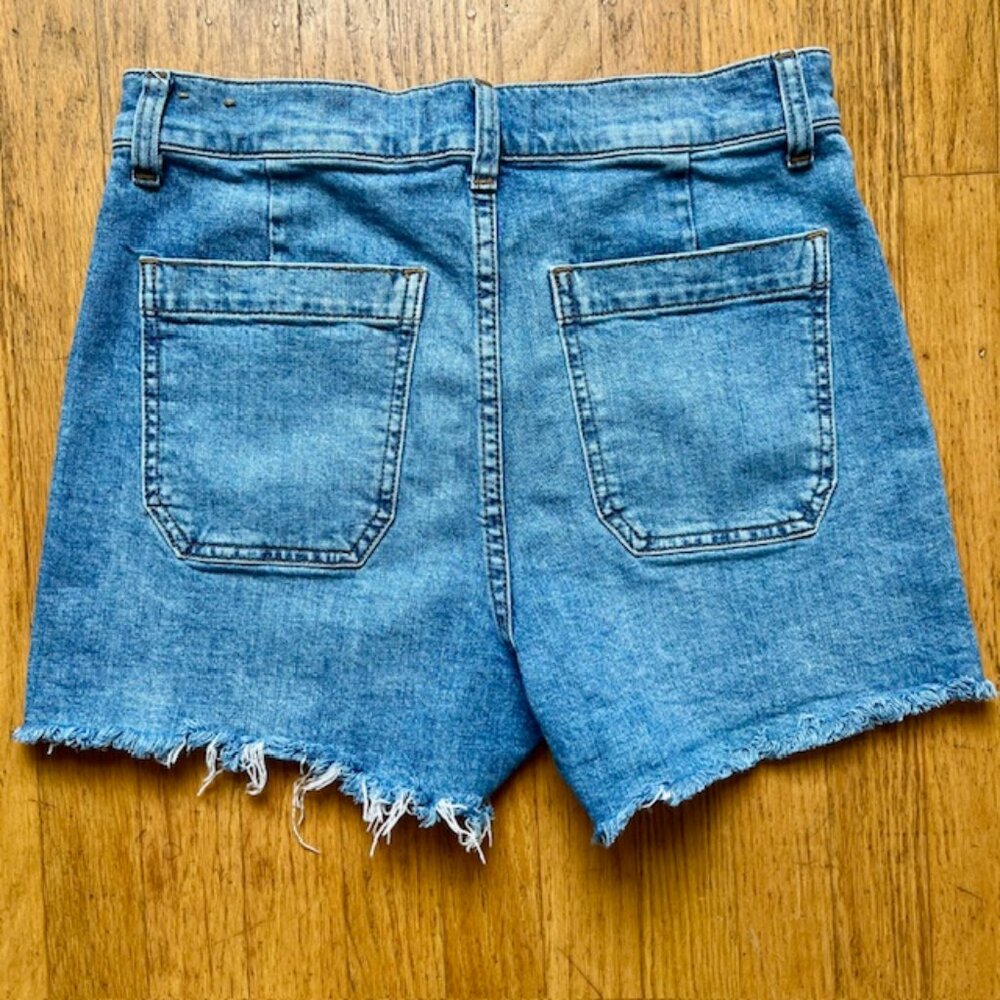 Madewell High-Rise Denim Shorts Patch Pocket Edition | Size 29 - Picture 2 of 5